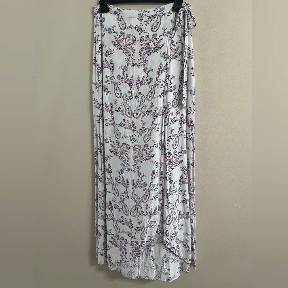 Charlotte Russe White and Purple Floral Pencil Skirt
